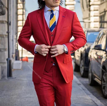 Naujas Atvykimo Raudona Vyras Ryte Tiktų Vestuvių Kostiumai Vyrams Geriausias vyriški 3 Gabalus Kostiumai (Švarkas+Kelnės+Liemenė) pagal Užsakymą Pagaminti Vyrų Kostiumai
